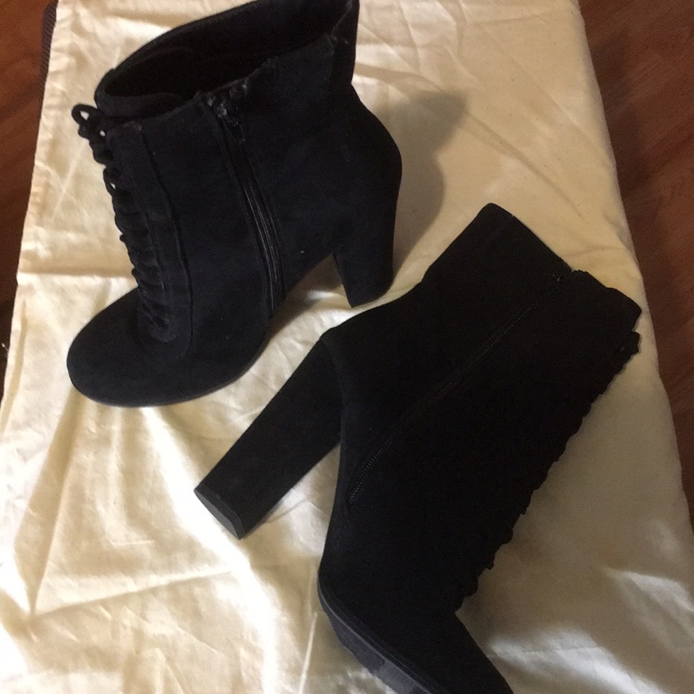 Black ankle boots white 41/2 inches heel